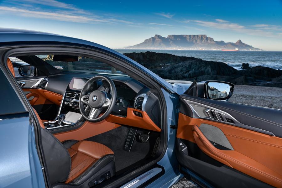 Интерьер BMW M850i xDrive Carbon Package (G15) 2019 года  (ZA) (фото 5 из 40)